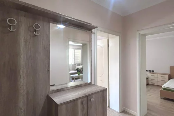 Shtepi ne shitje Apartament ne Tirane, 2+1, Mobilimi E mobiluar, Pagesa 160,000  Euro.