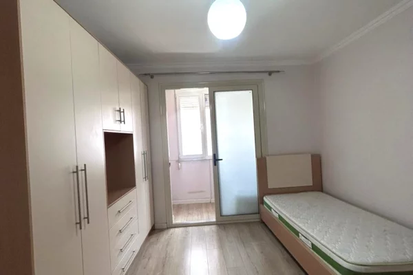 Shtepi ne shitje Apartament ne Tirane, 2+1, Mobilimi E mobiluar, Pagesa 160,000  Euro.