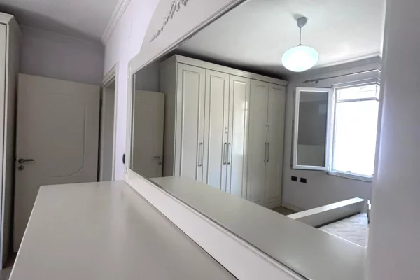 Shtepi ne shitje Apartament ne Tirane, 2+1, Mobilimi E mobiluar, Pagesa 160,000  Euro.