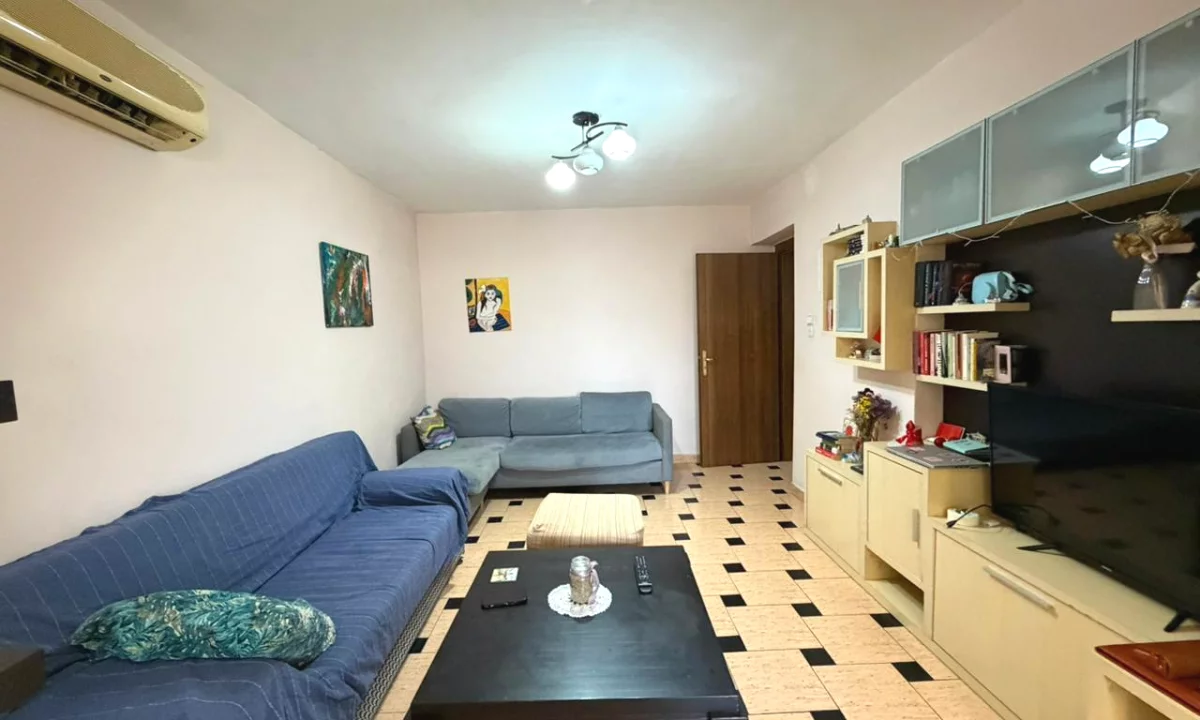 Shtepi ne shitje Apartament ne Tirane, 2+1, Mobilimi E mobiluar, Pagesa 130,000  Euro.