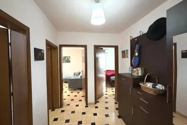 Shtepi ne shitje Apartament ne Tirane, 2+1, Mobilimi E mobiluar, Pagesa 130,000  Euro.