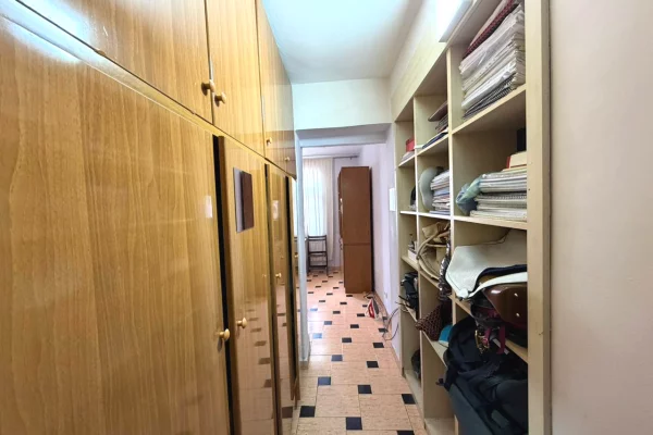 Shtepi ne shitje Apartament ne Tirane, 2+1, Mobilimi E mobiluar, Pagesa 130,000  Euro.