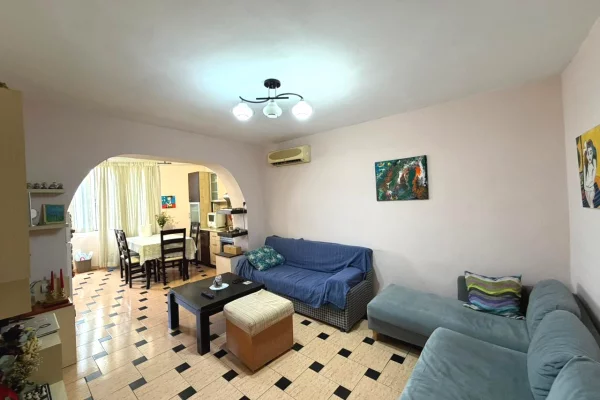 Shtepi ne shitje Apartament ne Tirane, 2+1, Mobilimi E mobiluar, Pagesa 130,000  Euro.