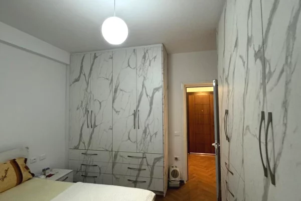Shtepi ne shitje Apartament ne Tirane, 1+1, Mobilimi E mobiluar, Pagesa 135,000  Euro.