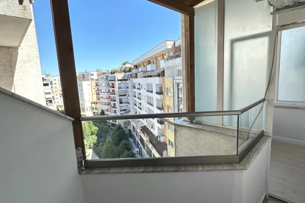 Shtepi ne shitje Apartament ne Tirane, 1+1, Mobilimi E mobiluar, Pagesa 12,700,000  Leke.