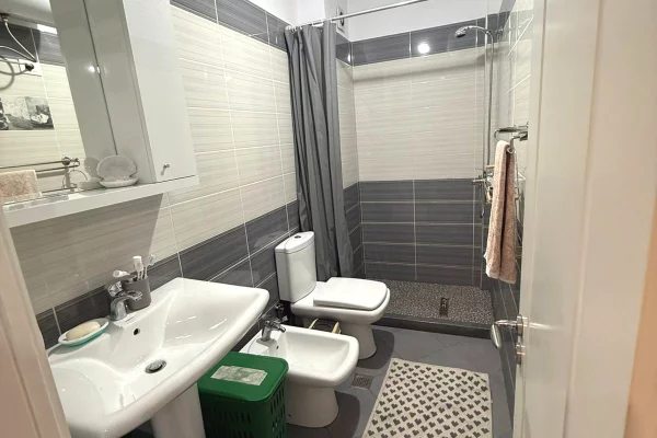 Shtepi ne shitje Apartament ne Tirane, 1+1, Mobilimi E mobiluar, Pagesa 120,000  Euro.