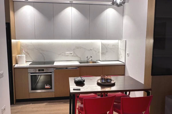 Shtepi ne shitje Apartament ne Tirane, 2+1, Mobilimi E mobiluar, Pagesa 160,000  Euro.