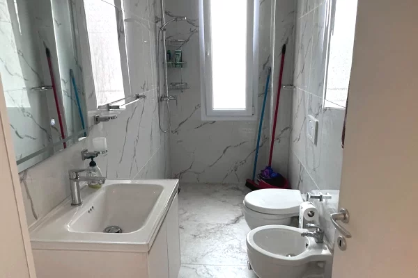 Shtepi ne shitje Apartament ne Tirane, 2+1, Mobilimi E mobiluar, Pagesa 160,000  Euro.