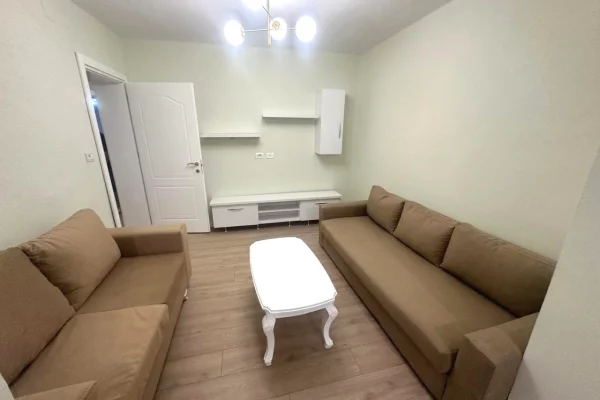 Shtepi me qera Apartament ne Tirane, 3+1, Mobilimi E mobiluar, Pagesa 60,000  Leke.