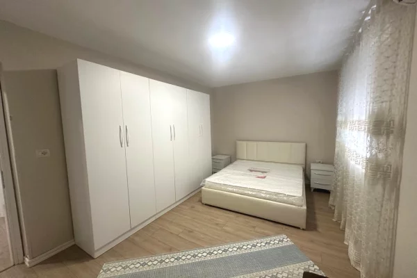 Shtepi me qera Apartament ne Tirane, 3+1, Mobilimi E mobiluar, Pagesa 60,000  Leke.