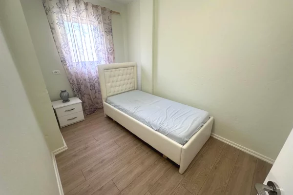 Shtepi me qera Apartament ne Tirane, 3+1, Mobilimi E mobiluar, Pagesa 60,000  Leke.
