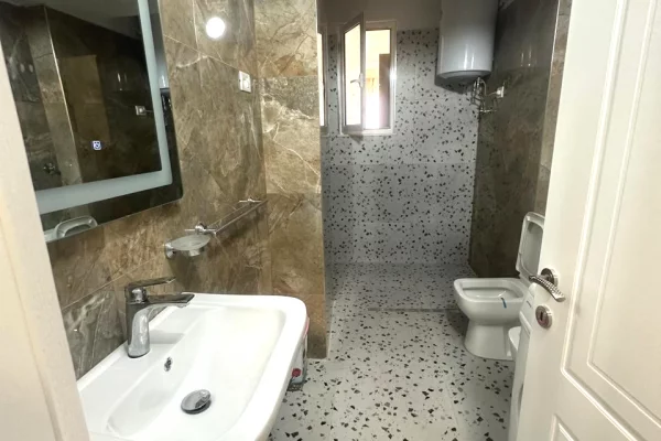 Shtepi me qera Apartament ne Tirane, 3+1, Mobilimi E mobiluar, Pagesa 60,000  Leke.