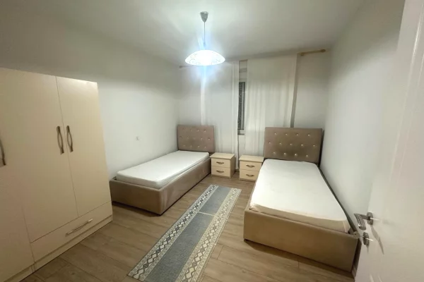 Shtepi me qera Apartament ne Tirane, 3+1, Mobilimi E mobiluar, Pagesa 60,000  Leke.
