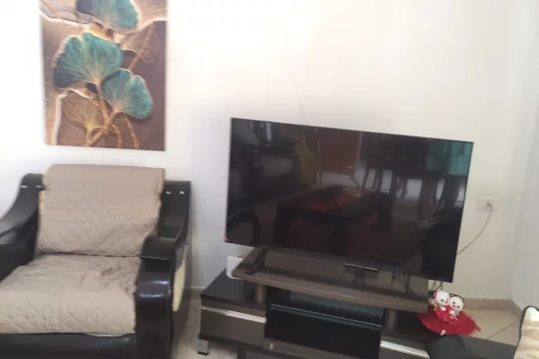 Shtepi me qera Apartament ne Tirane, 2+1, Mobilimi E mobiluar, Pagesa 650  Euro.