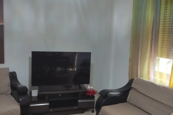 Shtepi me qera Apartament ne Tirane, 2+1, Mobilimi E mobiluar, Pagesa 650  Euro.