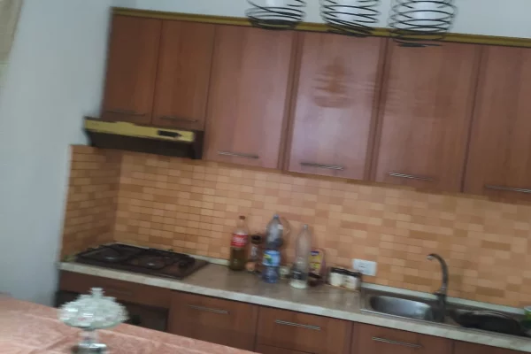 Shtepi me qera Apartament ne Tirane, 2+1, Mobilimi E mobiluar, Pagesa 650  Euro.