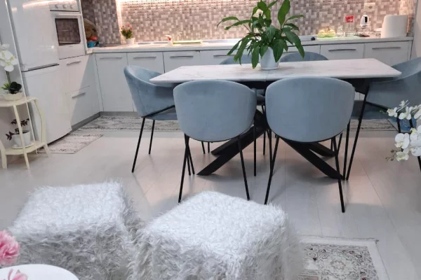 🏠 SHITET APARTAMENT 3+1 – ASTIR, PËRBALLË VILA L