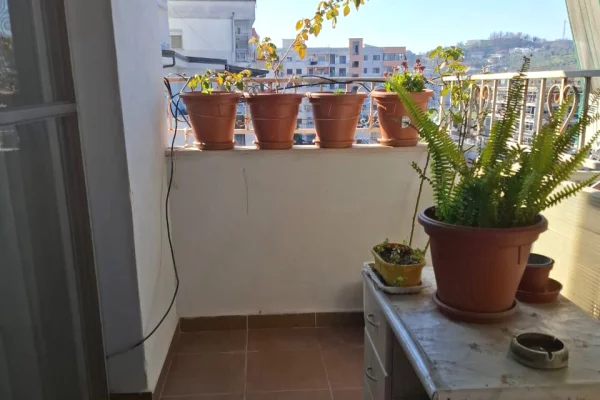 Shtepi ne shitje Apartament ne Tirane, 3+1, Mobilimi E mobiluar, Pagesa 220,000  Euro.