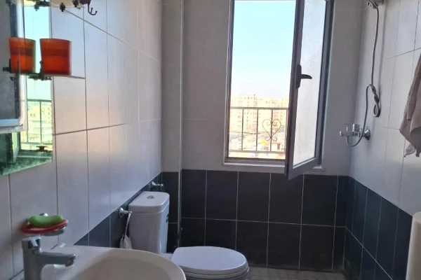 Shtepi ne shitje Apartament ne Tirane, 3+1, Mobilimi E mobiluar, Pagesa 220,000  Euro.