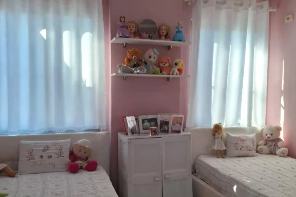 Shtepi ne shitje Apartament ne Tirane, 3+1, Mobilimi E mobiluar, Pagesa 220,000  Euro.