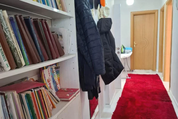 Shtepi ne shitje Apartament ne Tirane, 3+1, Mobilimi E mobiluar, Pagesa 220,000  Euro.