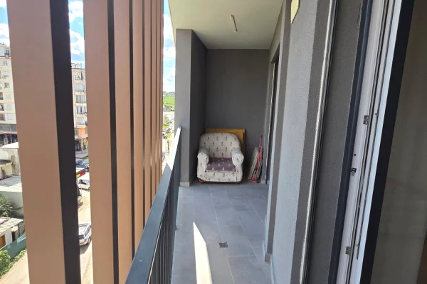 Shtepi ne shitje Apartament ne Tirane, 2+1, Mobilimi E mobiluar, Pagesa 50,000  Leke.
