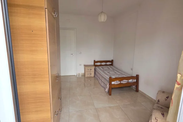 Shtepi ne shitje Apartament ne Tirane, 2+1, Mobilimi E mobiluar, Pagesa 50,000  Leke.