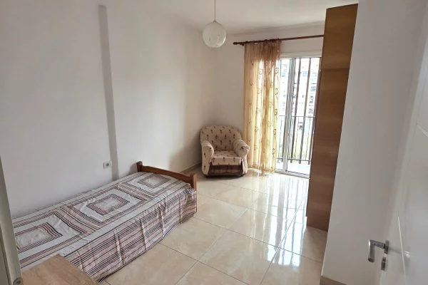 Shtepi ne shitje Apartament ne Tirane, 2+1, Mobilimi E mobiluar, Pagesa 50,000  Leke.