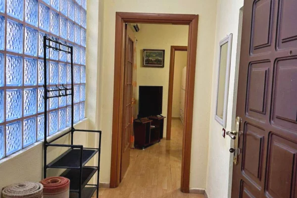 Shtepi me qera Apartament ne Tirane, 2+1, Mobilimi E mobiluar, Pagesa 60,000  Leke.
