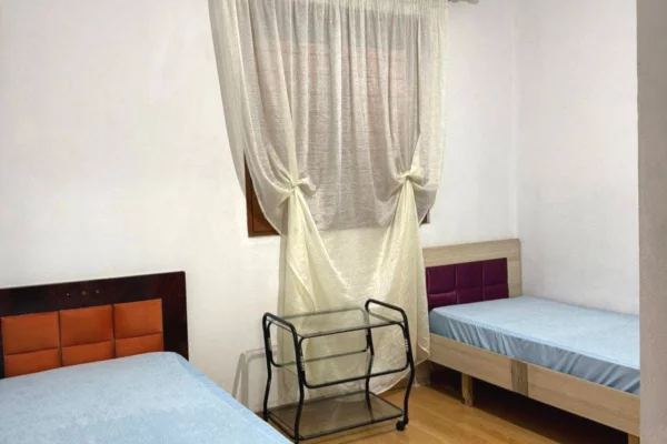Shtepi me qera Apartament ne Tirane, 2+1, Mobilimi E mobiluar, Pagesa 60,000  Leke.