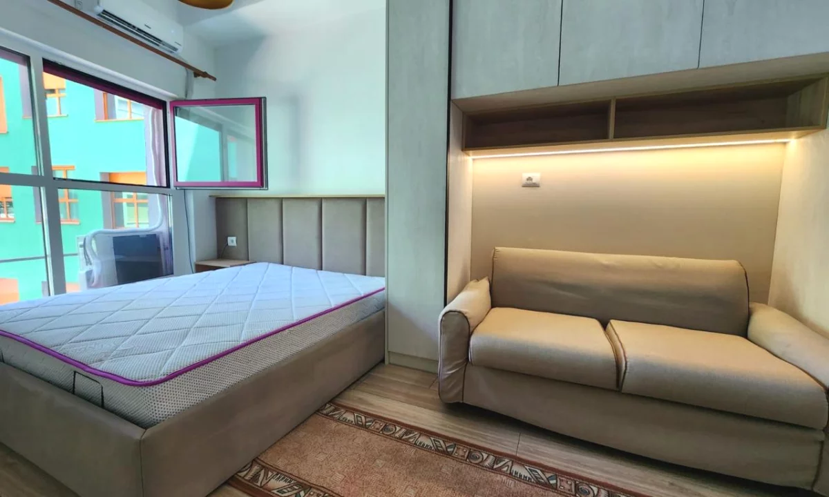 Shtepi ne shitje Apartament ne Tirane, Garsoniere, Mobilimi E mobiluar, Pagesa 63,999  Euro.