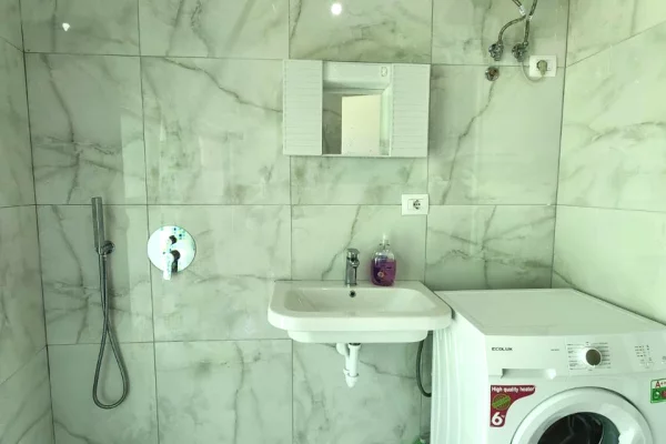 Shtepi ne shitje Apartament ne Tirane, Garsoniere, Mobilimi E mobiluar, Pagesa 63,999  Euro.