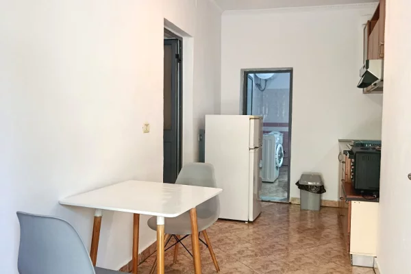 Shtepi me qera Apartament ne Tirane, 1+1, Mobilimi E mobiluar, Pagesa 35,000  Leke.