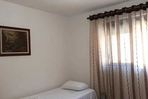 Shtepi me qera Apartament ne Tirane, 1+1, Mobilimi E mobiluar, Pagesa 35,000  Leke.