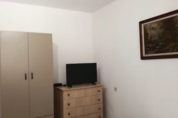 Shtepi me qera Apartament ne Tirane, 1+1, Mobilimi E mobiluar, Pagesa 35,000  Leke.