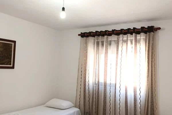 Shtepi me qera Apartament ne Tirane, 1+1, Mobilimi E mobiluar, Pagesa 35,000  Leke.