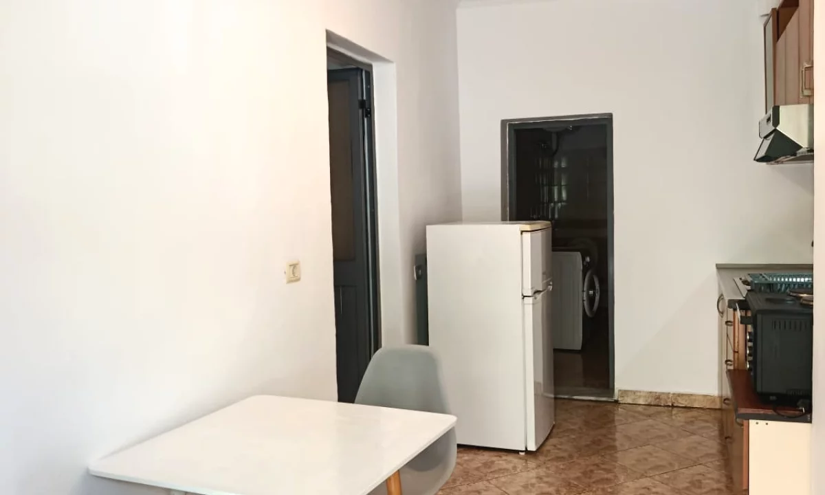 Shtepi me qera Apartament ne Tirane, 1+1, Mobilimi E mobiluar, Pagesa 35,000  Leke.