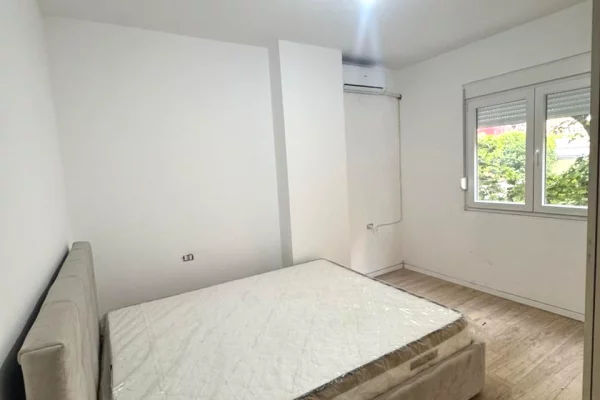 Shtepi ne shitje Apartament ne Tirane, 2+1, Mobilimi E mobiluar, Pagesa 140,000  Euro.