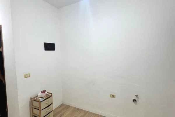 Shtepi ne shitje Apartament ne Tirane, 2+1, Mobilimi E mobiluar, Pagesa 140,000  Euro.