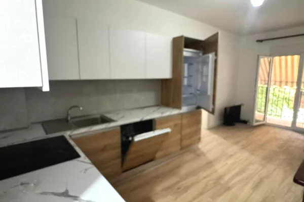 Shtepi ne shitje Apartament ne Tirane, 2+1, Mobilimi E mobiluar, Pagesa 140,000  Euro.