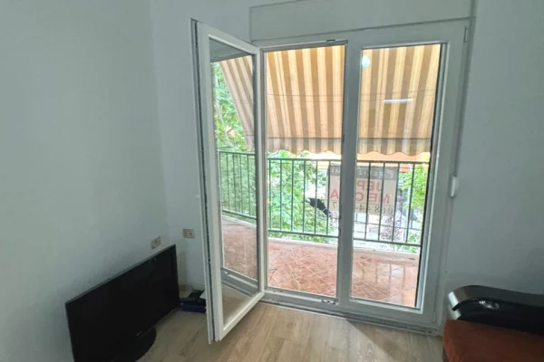 Shtepi ne shitje Apartament ne Tirane, 2+1, Mobilimi E mobiluar, Pagesa 140,000  Euro.