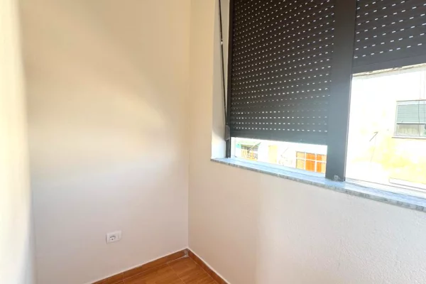 Shtepi ne shitje Apartament ne Tirane, 2+1, Mobilimi Bosh, pa mobiluar, Pagesa 130,000  Euro.