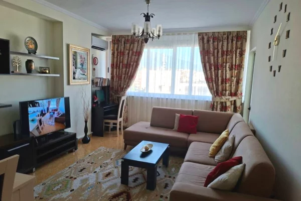 Shtepi ne shitje Apartament ne Tirane, 1+1, Mobilimi E mobiluar, Pagesa 125,000  Euro.