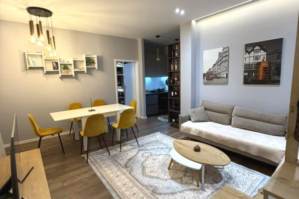 JEPET ME QERA APARTAMENT 1+1 – BLLOK, PËRBALLË PAVAROTIT, TIRANË