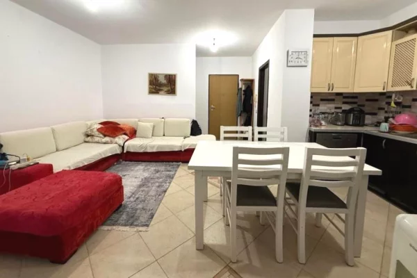 Shtepi ne shitje Apartament ne Tirane, 2+1, Mobilimi E mobiluar, Pagesa 170,000  Euro.