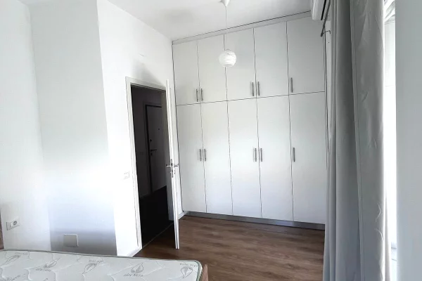 Shtepi ne shitje Apartament ne Tirane, 2+1, Mobilimi E mobiluar, Pagesa 134,000  Euro.