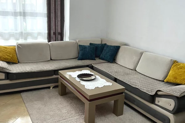 Shtepi me qera 2+1 ne Tirane - 43,000 Leke