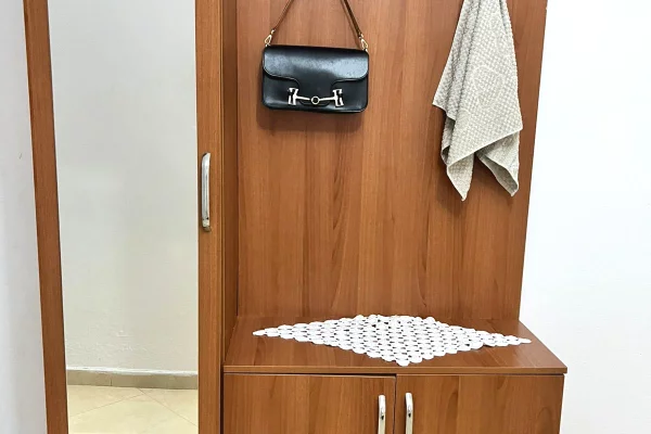 Shtepi me qera Apartament ne Tirane, 2+1, Mobilimi E mobiluar, Pagesa 43,000  Leke.
