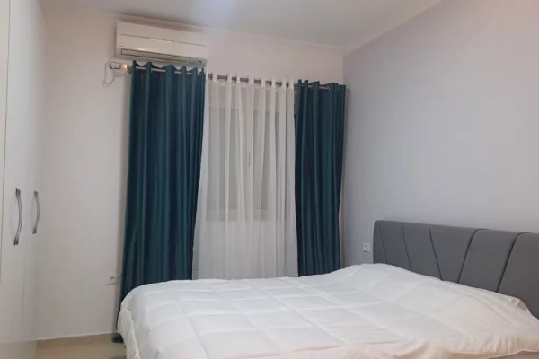 Shtepi ne shitje Apartament ne Tirane, 2+1, Mobilimi E mobiluar, Pagesa 260,000  Euro.