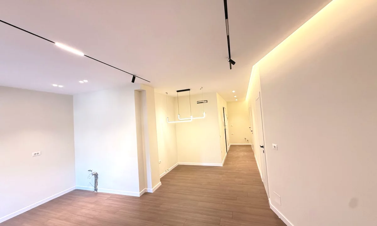 Shtepi ne shitje Apartament ne Tirane, 2+1, Mobilimi Bosh, pa mobiluar, Pagesa 18,500,000  Leke.
